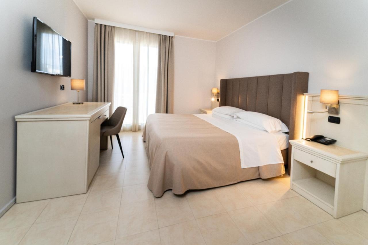 Hotel Falli Porto Cesareo Exterior photo