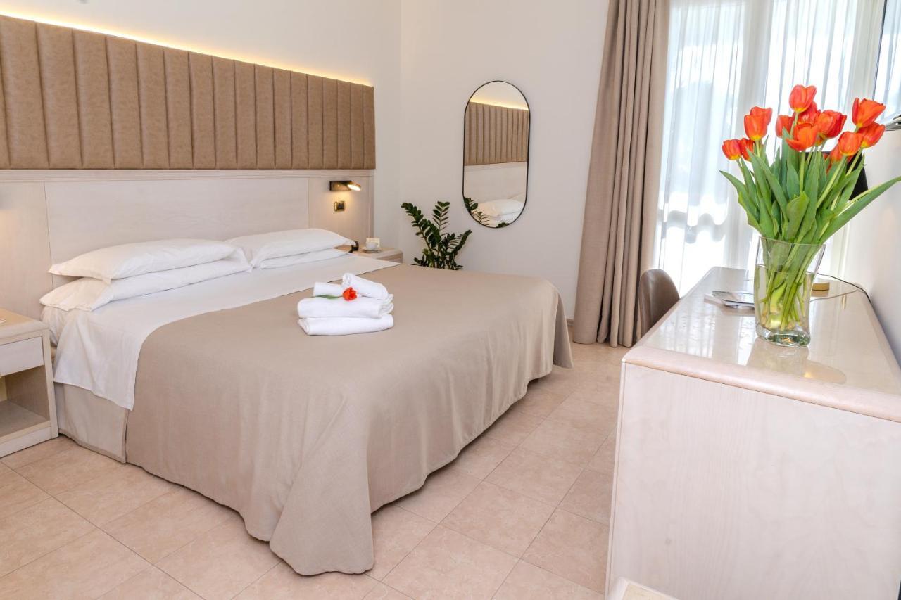 Hotel Falli Porto Cesareo Exterior photo