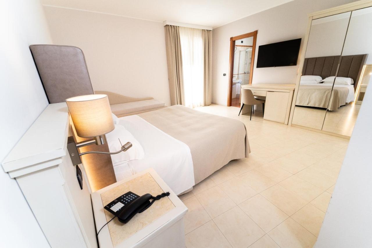 Hotel Falli Porto Cesareo Exterior photo