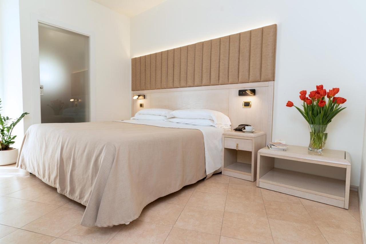 Hotel Falli Porto Cesareo Exterior photo
